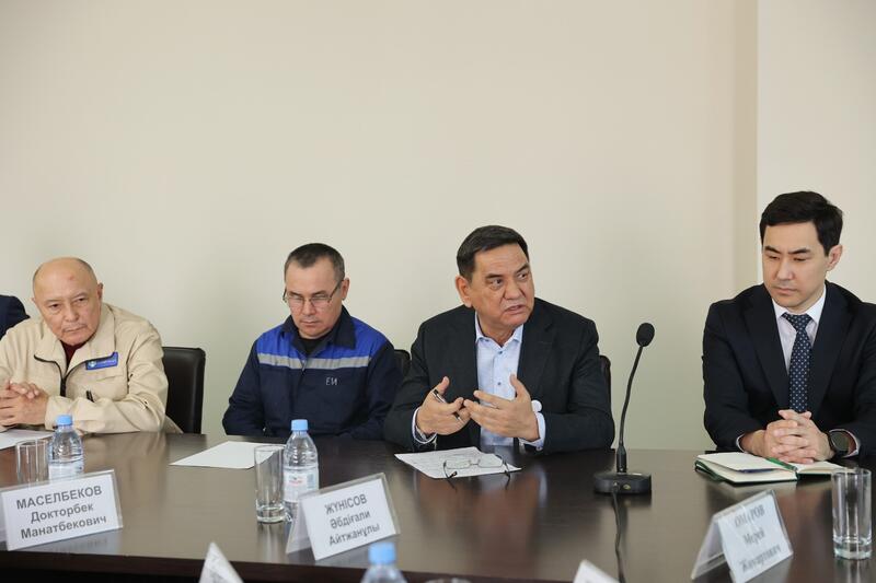 Ербол Карашукеев провел встречи с трудовыми коллективами и спортсменами в Таласском районе