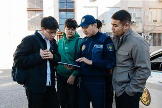 Атырауские волонтёры ознакомились с работой полиции