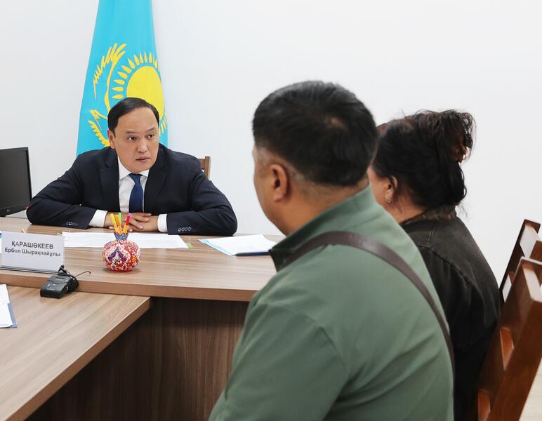 Слышащее государство: Ербол Карашукев провёл приём граждан