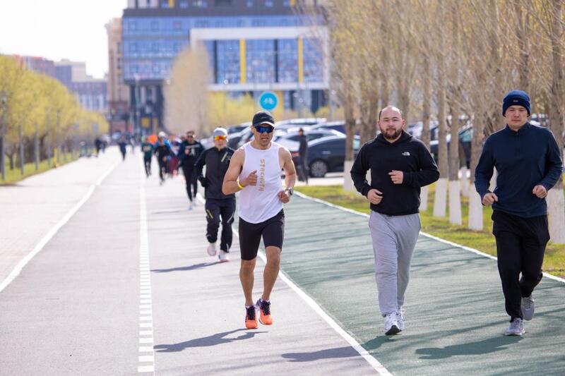 «Таза Қазақстан»: около 1200 человек приняли участие в акции по уборке территории на открытии бегового сезона в Астане