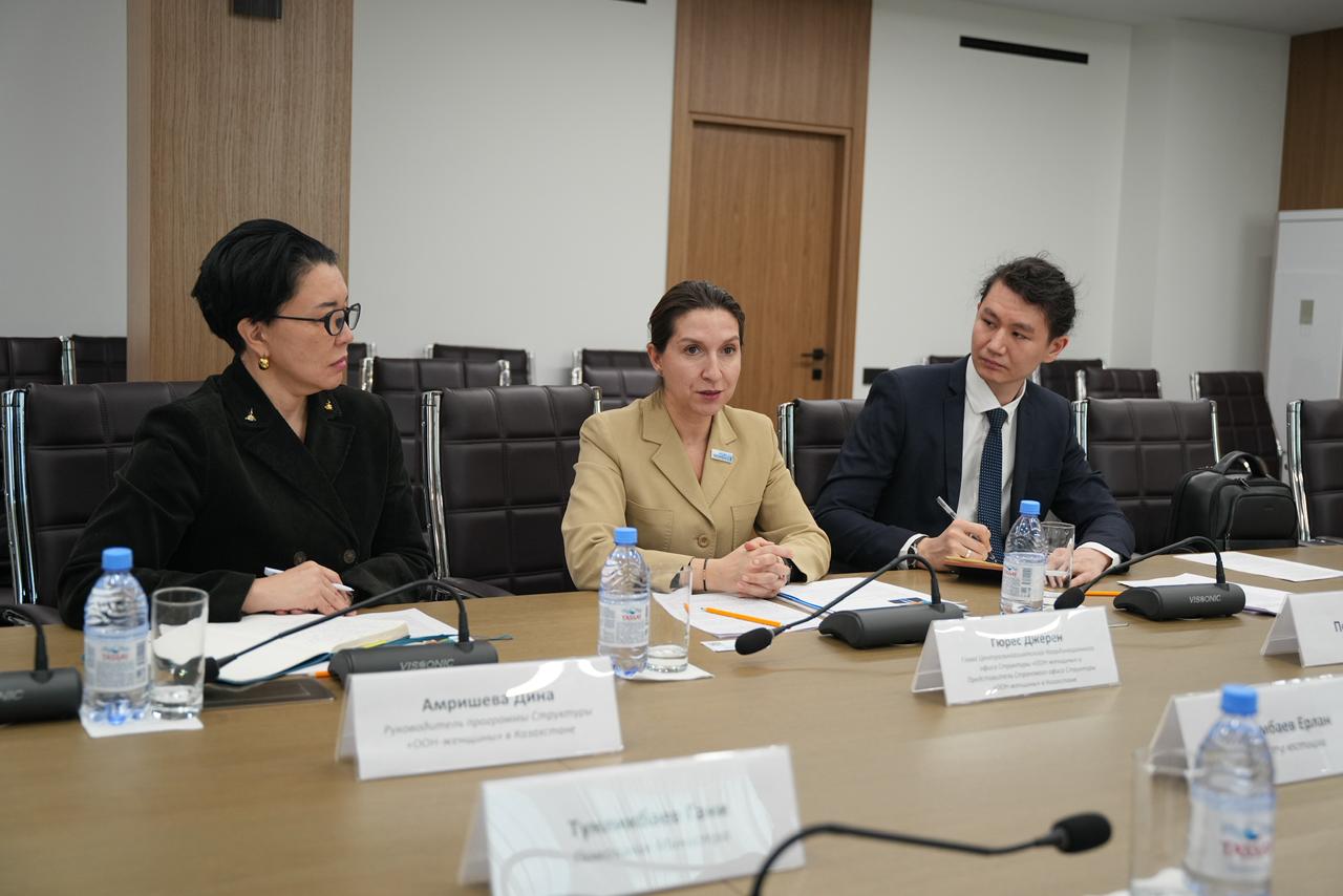 Министр юстиции Ерлан Сарсембаев встретился с Джерен Гюрес — Главой офиса «ООН-женщины»