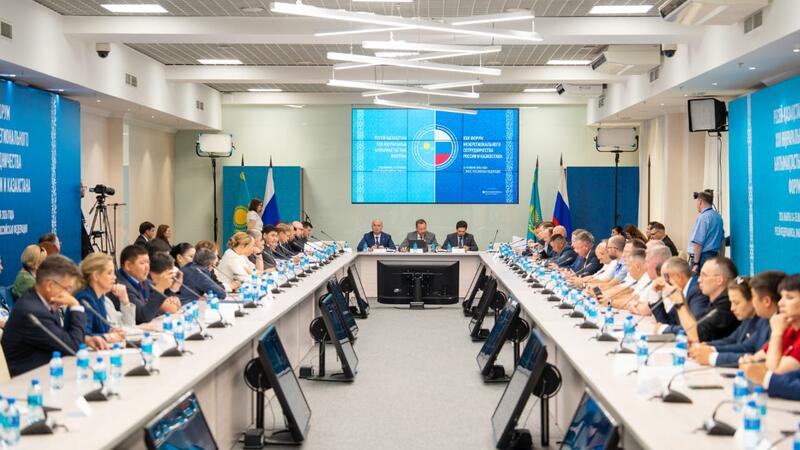 Представители делегации ВКО выступили на XXII форуме межрегионального сотрудничества РК и РФ в Омске