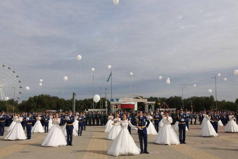 Выпускники института имени Талгата Бегельдинова торжественно получили дипломы