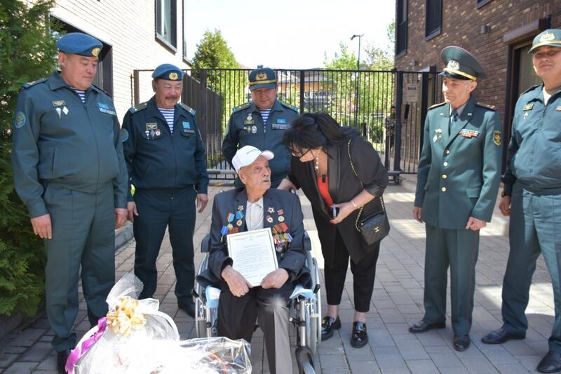 В Алматы поздравили ветерана Великой Отечественной войны со 101-летием