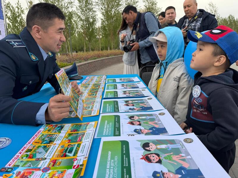 Безопасность и экологичность: промоакцию в поддержку электросамокатов провели в Астане