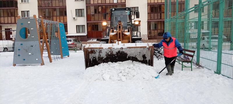 Более 3 000 дорожных рабочих задействованы в снегоуборочных работах в Астане
