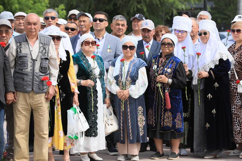 В Актобе почтили память Героя Советского Союза Алии Молдагуловой