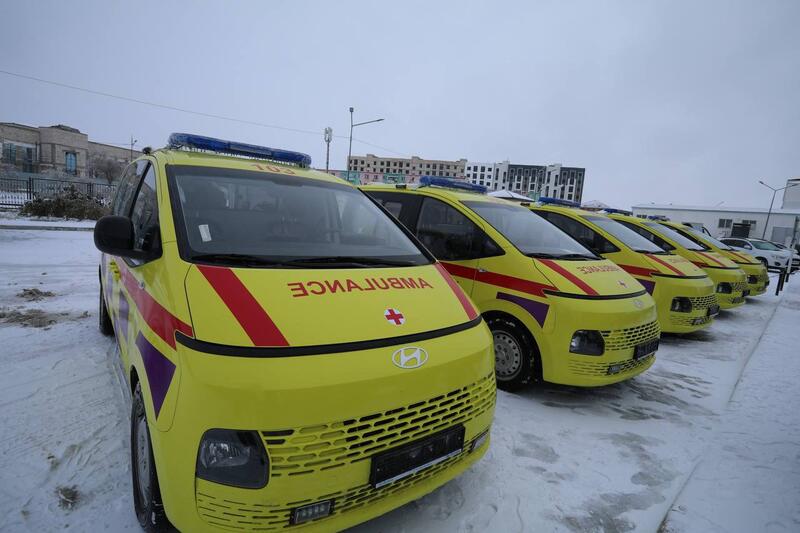 Городу Жанаозен передали 5 новых машин скорой помощи