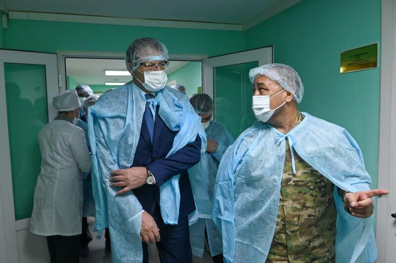 В Астане депутаты Сената Парламента посетили военный госпиталь