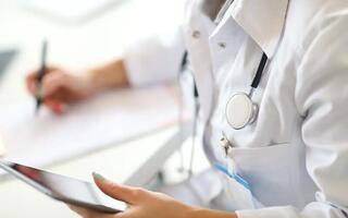 Какую медицинскую помощь могут получить бесплатно незастрахованные казахстанцы