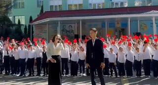 Более двух тысяч учеников посвятили песню всем педагогам Казахстана