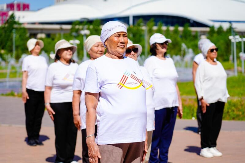 В Астане для пенсионеров организовали особую утреннюю тренировку