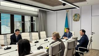 Айдарбек Сапаров провел личный прием граждан