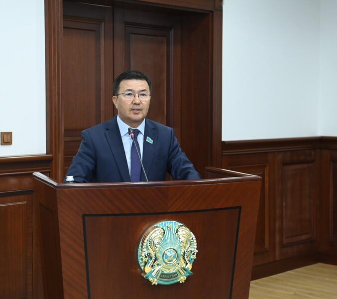 Государственному и общественному деятелю Мурату Абенову 60 лет