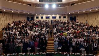 В Астане сотни педагогов исполнили песню Абая «Желсіз түнде жарық-ай»