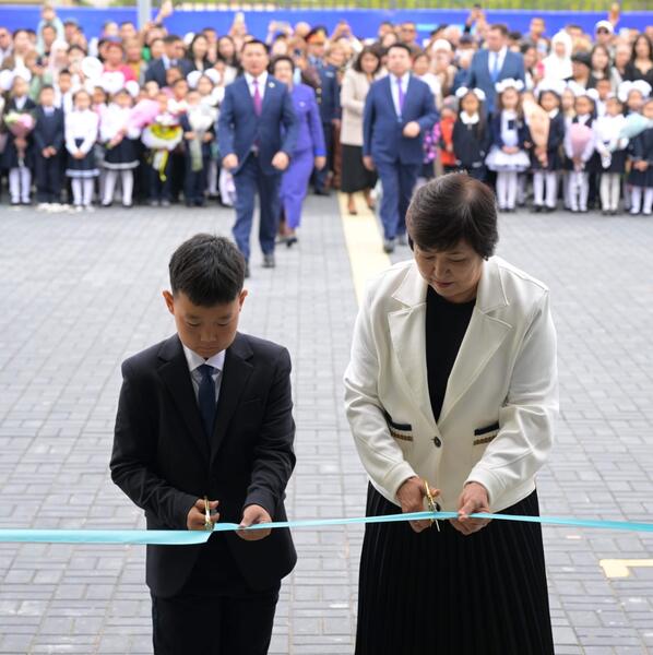 В Павлодаре сегодня произошло по-настоящему знаковое событие — в микрорайоне «Достык» открылась первая в регионе школа будущего, построенная в рамках национального проекта «Келешек мектептері»
