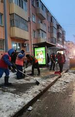 Свыше 370 единиц спецтехники заняты в снегоуборочных работах ночью в Астане