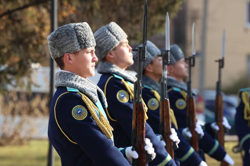 В Рудном состоялась торжественная церемония поднятия Государственного Флага Республики Казахстан в честь Дня Республики