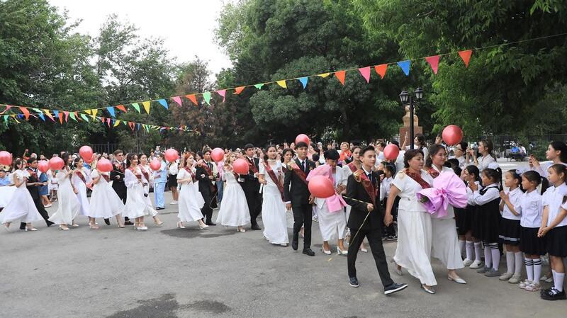 «ПОСЛЕДНИЙ ЗВОНОК»: В АРЫСЕ 1249 УЧЕНИКОВ ЗАВЕРШИЛИ ШКОЛУ