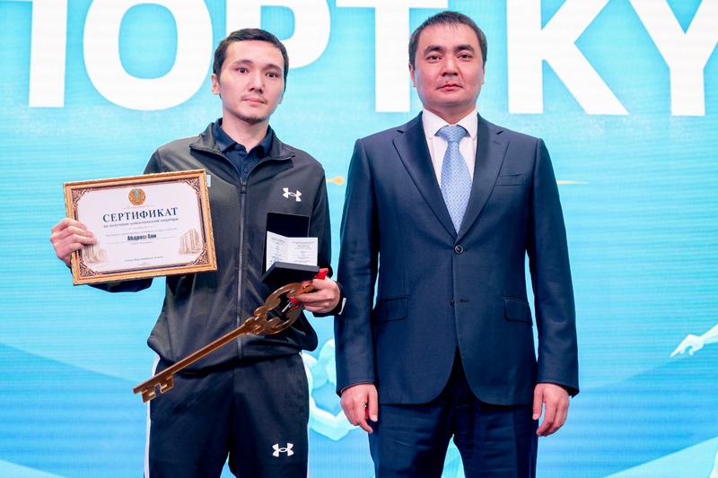 Чемпионам и призёрам Паралимпиады и Сурдлимпиады в Караганде подарили квартиры