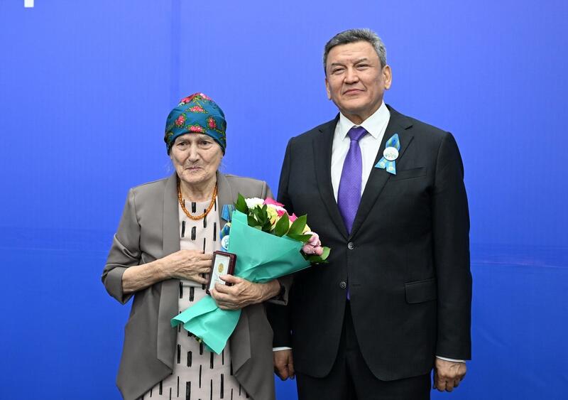 Ветеранам тыла СКО вручили юбилейные медали 80-летия Победы