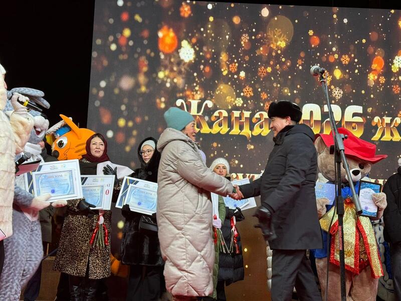 Праздник света в Темиртау: зажглась главная ёлка и выбрали лучших оформителей