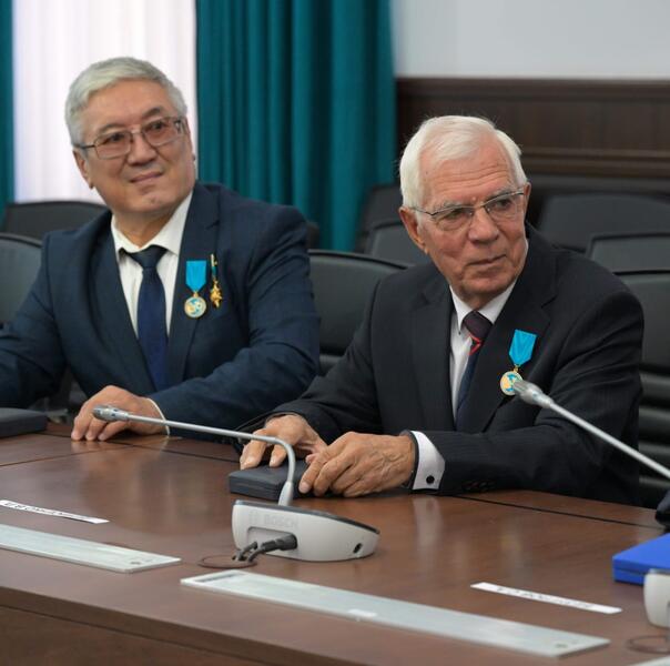 В Павлодарской области вручили медали в честь 30-летия Конституции