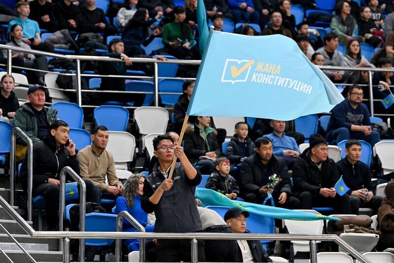 В Семее прошла акция в поддержку проекта новой Конституции