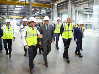 Ерболат Досаев ознакомился с результатами модернизации завода Hyundai Trans Almaty