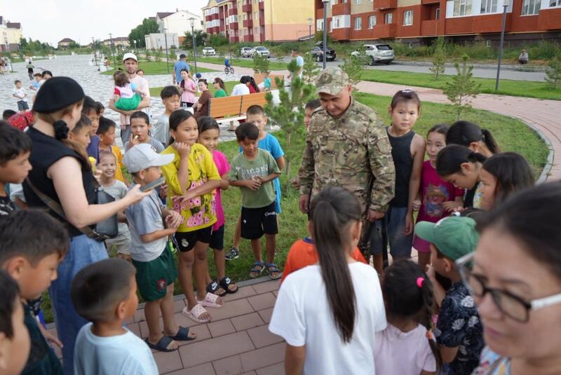 Актюбинские спасатели подарили детям радость