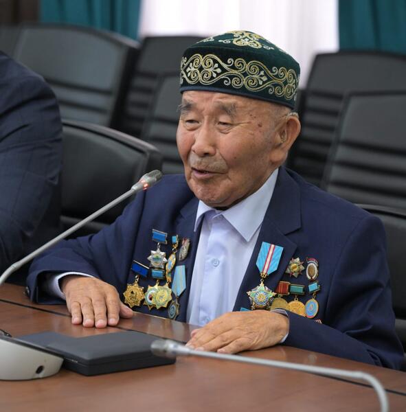 В Павлодарской области вручили медали в честь 30-летия Конституции