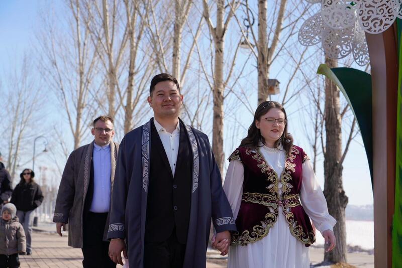 В Астане в преддверии Наурыз мейрамы заключили брак 5 пар