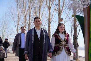 В Астане в преддверии Наурыз мейрамы заключили брак 5 пар