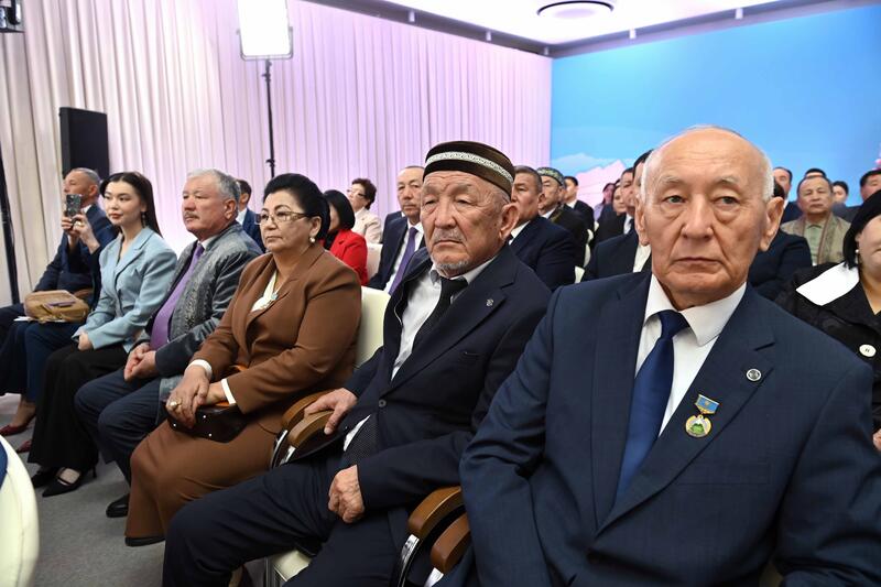 Президент Касым-Жомарт Токаев провел встречу с общественностью Туркестанской области