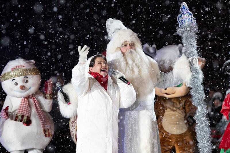 Алматы одновременно зажжет огни новогодних елок во всех районах