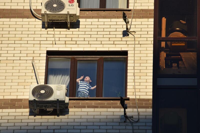 Профилактика выпадения детей из окон с применением БПЛА