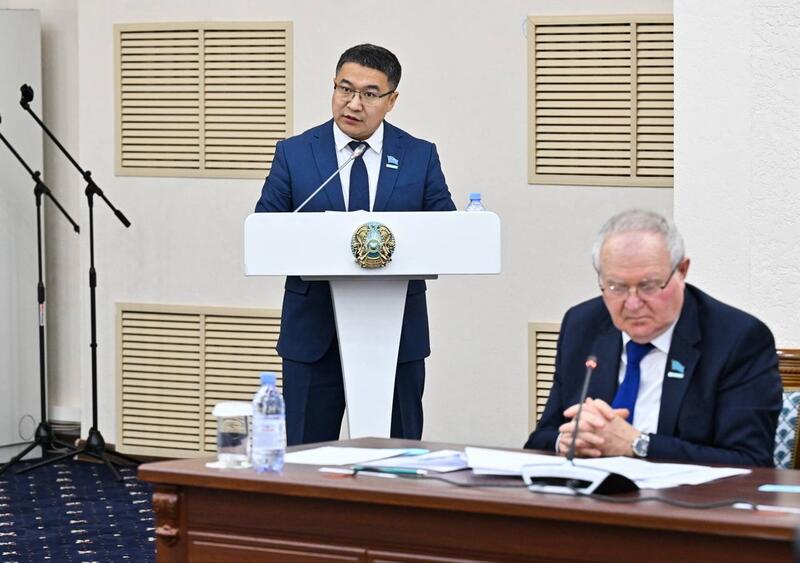 Аким СКО отчитался перед депутатами