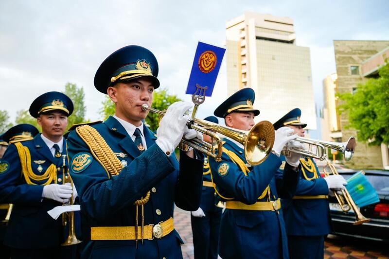 День госсимволов: торжественное шествие и концерт провели в Астане
