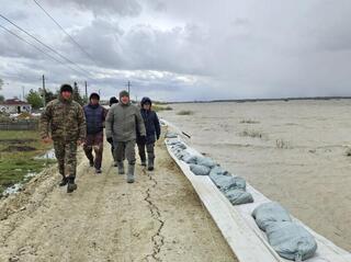 Аким СКО посетил село Прибрежное, окружённое водой
