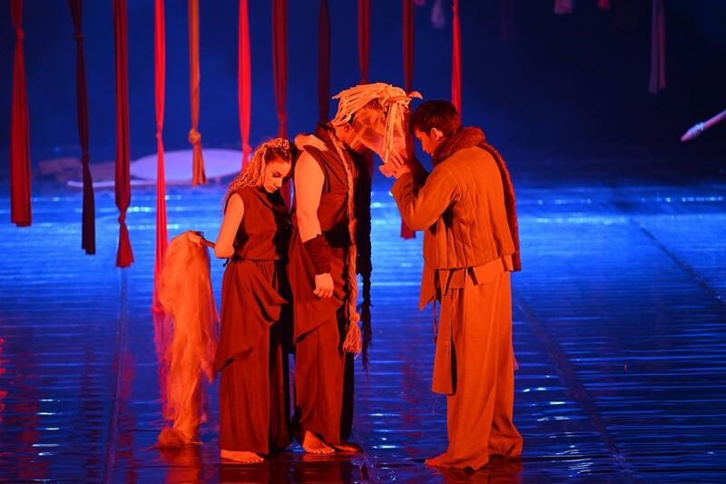 Аким области посетил премьеру этнопластического перформанса «Ботай» театра Sensitive