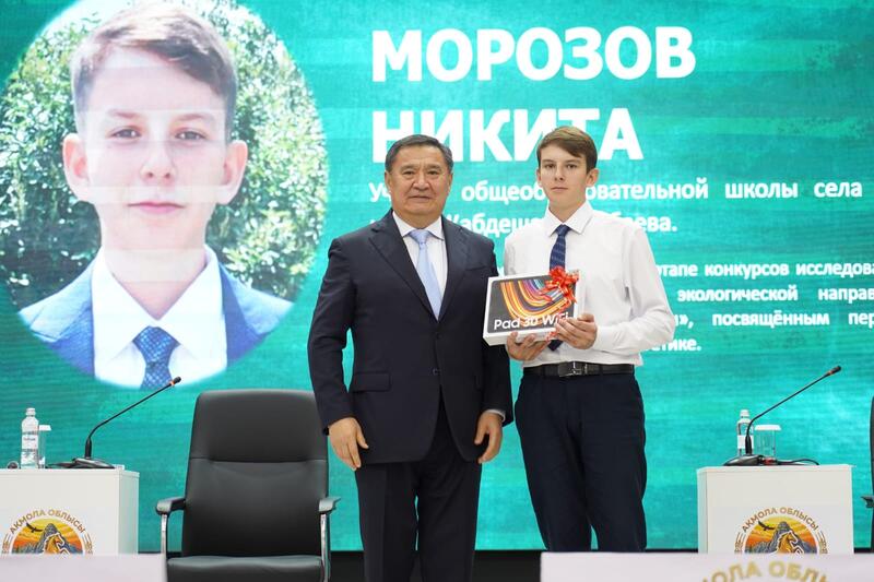 Развитие агросектора, дороги и социальные объекты: Марат Ахметжанов встретился с жителями Жаксынского района