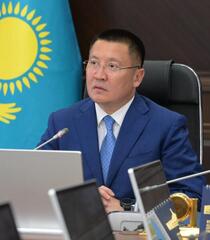 Аким Павлодарской области Асаин Байханов провел рабочее совещание по вопросам санитарно-эпидемиологической обстановки, дезинсекционных мероприятий и фитосанитарного состояния региона