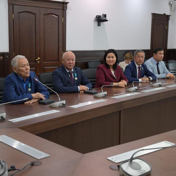 В Павлодарской области вручили медали в честь 30-летия Конституции