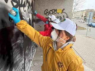 Незаконные граффити и повреждённые площадки: молодёжь Астаны инициировала важное дело