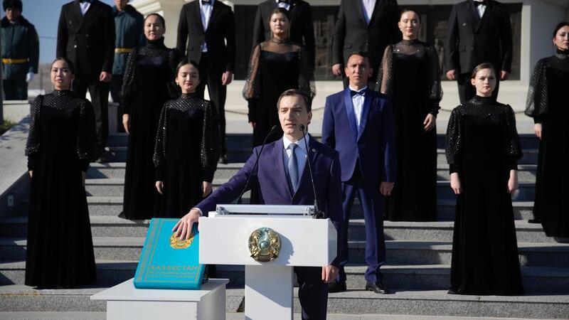 В ВКО прошла церемония поднятия Государственного флага