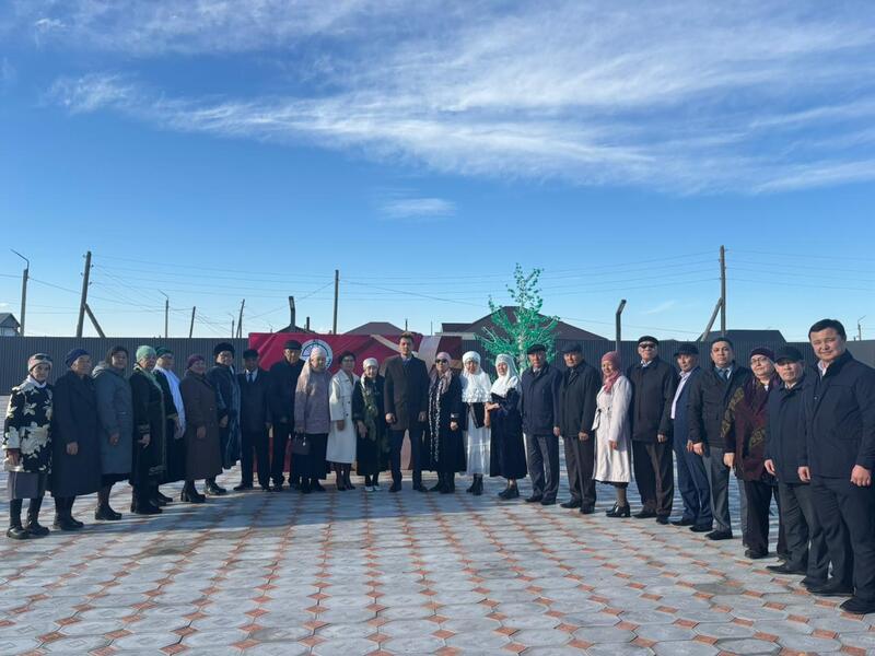 В Исатайском районе открылся Парк учителя