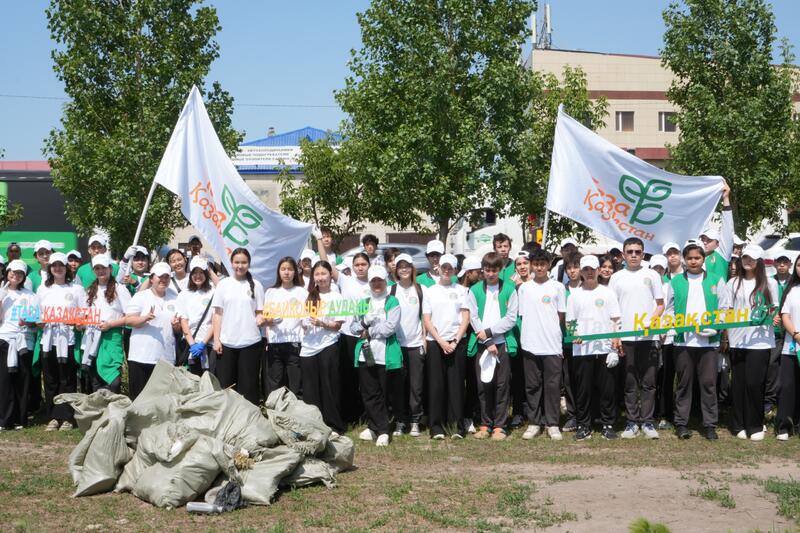 Зеленые патрули Астаны: более 100 бойцов провели экоуборку