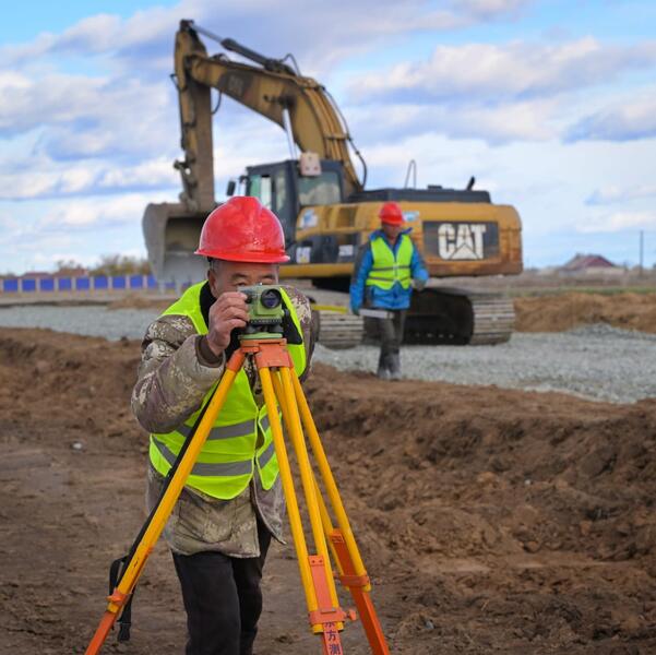 Аким области Асаин Байханов посетил село Кеменгер Павлодарского района, где ознакомился с реализацией крупных инвестиционных проектов и проверил ход строительства физкультурно-оздоровительного комплекса