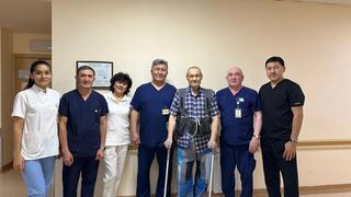 УНИКАЛЬНЫЙ СЛУЧАЙ: В АЛМАТЫ ПАЦИЕНТУ С ИСКУССТВЕННЫМ СЕРДЦЕМ УСПЕШНО ЗАМЕНИЛИ КОЛЕННЫЙ СУСТАВ