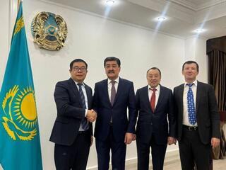 Министр экологии и природных ресурсов РК Е. Нысанбаев встретился с представителями китайской компании Hubei Wanrun New Energy Technology Co., Ltd.
